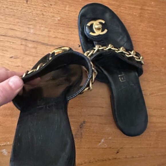 Chanel Vintage 90s CC turn lock chain thong sandals leather - Picture 10 of 14